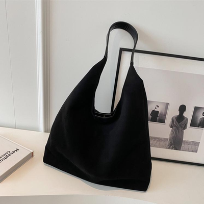 Suede halvmåne taske