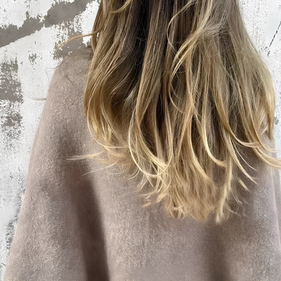 Kort jakke med elegante udvidede ærmer