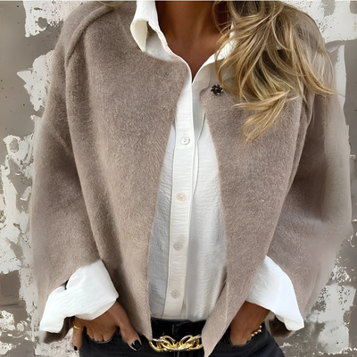 Kort jakke med elegante udvidede ærmer